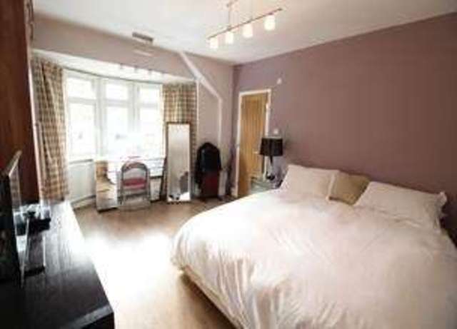 Image of 3 bedroom Semi-Detached house for sale in Gallants Farm Road East Barnet Barnet EN4 at Gallants Farm Road East Barnet Barnet, EN4 8ET