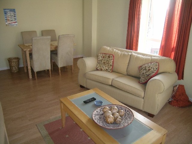  Image of 2 bedroom Flat to rent in Stewart Street London E14 at Docklands, E14 3EX