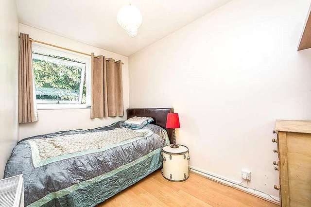  Image of 2 bedroom Flat for sale in Winstanley Estate London SW11 at Newcomen Road London Clapham Junction, SW11 2EW