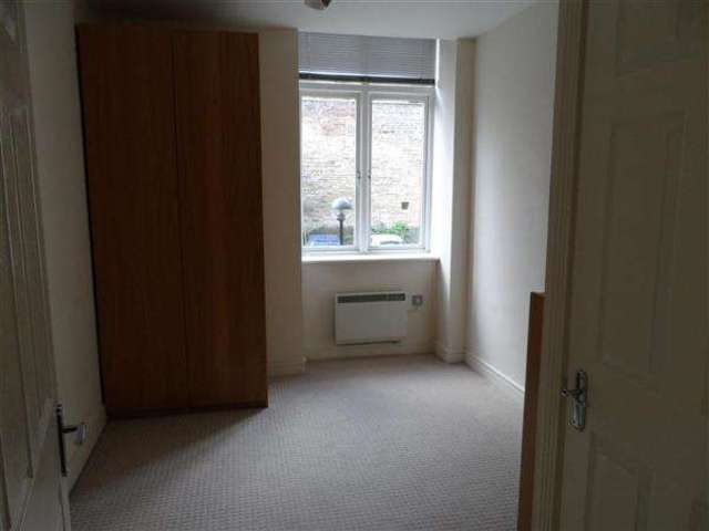  Image of 2 bedroom Apartment to rent in Garden Street North Halifax HX3 at Northowram, HX3 6BP