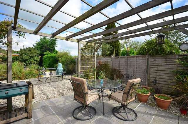  Image of 3 bedroom Bungalow for sale in Glenwood Close St. Michaels Tenterden TN30 at St Michaels Tenterden Tenterden, TN30 6PN