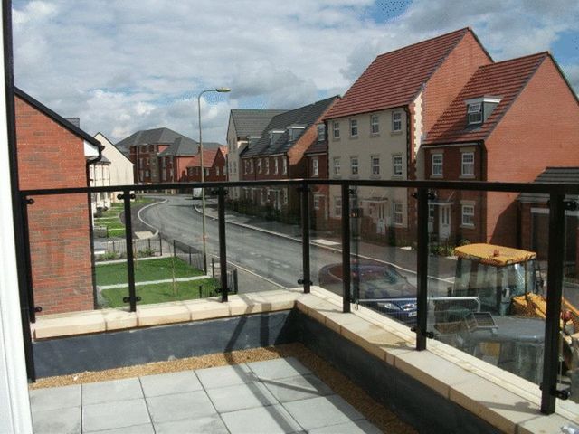  Image of 2 bedroom Flat to rent in Harrier Park Hawksworth Didcot OX11 at Elm Park  Didcot, OX11 6DS
