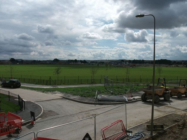  Image of 2 bedroom Flat to rent in Harrier Park Hawksworth Didcot OX11 at Elm Park  Didcot, OX11 6DS