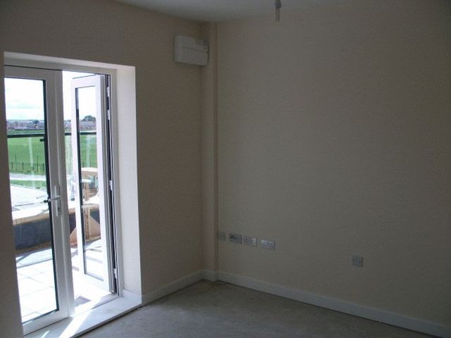  Image of 2 bedroom Flat to rent in Harrier Park Hawksworth Didcot OX11 at Elm Park  Didcot, OX11 6DS