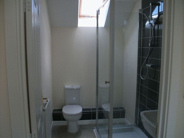  Image of 2 bedroom Flat to rent in Harrier Park Hawksworth Didcot OX11 at Elm Park  Didcot, OX11 6DS