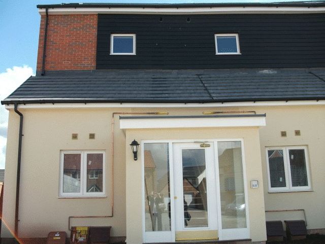  Image of 2 bedroom Flat to rent in Harrier Park Hawksworth Didcot OX11 at Elm Park  Didcot, OX11 6DS