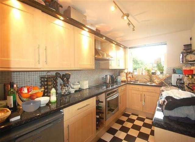  Image of 2 bedroom Apartment to rent in Worple Road London SW20 at Cottenham Park, SW20 8QA