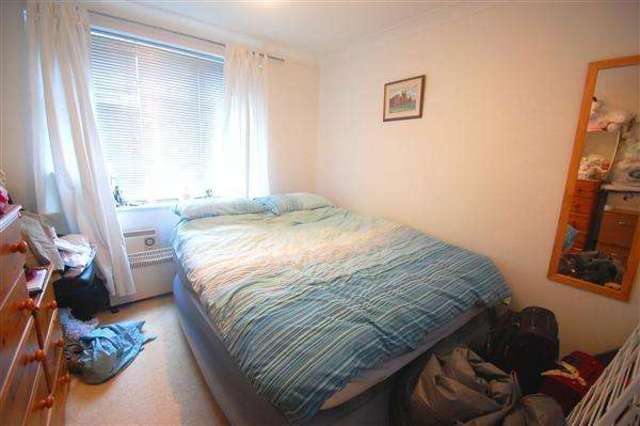  Image of 2 bedroom Apartment to rent in Worple Road London SW20 at Cottenham Park, SW20 8QA