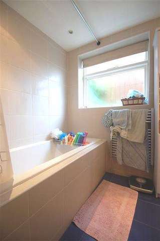  Image of 2 bedroom Apartment to rent in Worple Road London SW20 at Cottenham Park, SW20 8QA