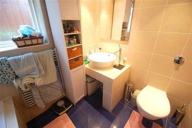  Image of 2 bedroom Apartment to rent in Worple Road London SW20 at Cottenham Park, SW20 8QA