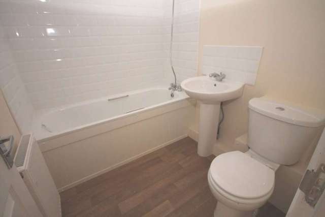  Image of 2 bedroom Detached house to rent in Guild Road Erith DA8 at Guild Road  Erith, DA8 2PS
