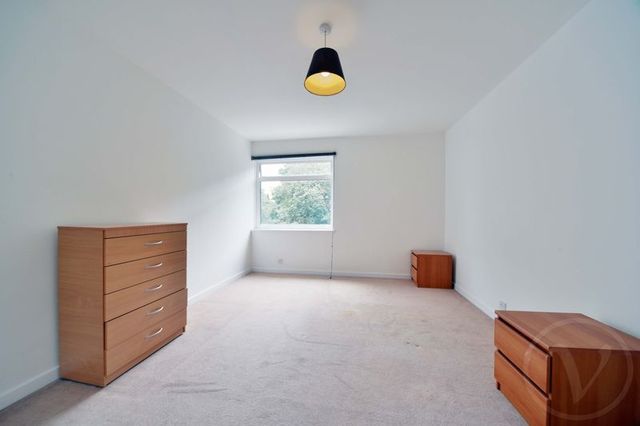  Image of 2 bedroom Flat to rent in Hampstead High Street London NW3 at Hampstead High Street Hampstead Hampstead, NW3 1RG