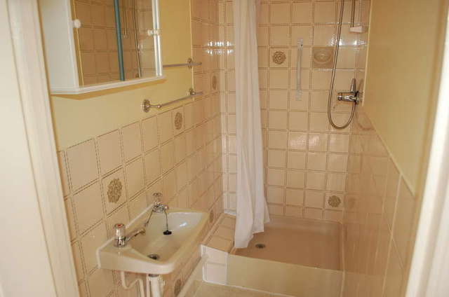  Image of 4 bedroom Detached house for sale in Partridge Road Hampton TW12 at Partridge Road  Hampton, TW12 3SB