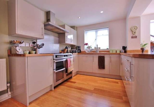  Image of 5 bedroom Detached house for sale in Hanson Road Abingdon OX14 at Abingdon, OX14 1YL