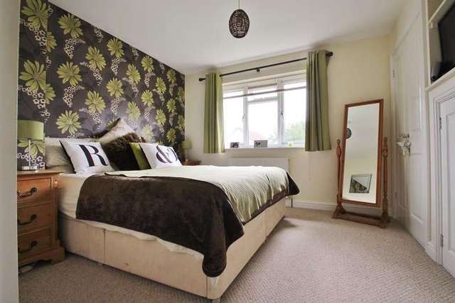  Image of 5 bedroom Detached house for sale in Hanson Road Abingdon OX14 at Abingdon, OX14 1YL