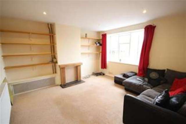  Image of 1 bedroom Maisonette to rent in Petworth Road Haslemere GU27 at Haslemere, GU27 2HR