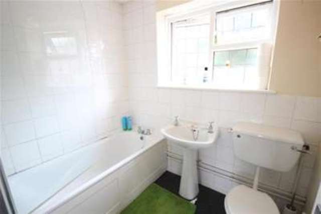  Image of 1 bedroom Maisonette to rent in Petworth Road Haslemere GU27 at Haslemere, GU27 2HR