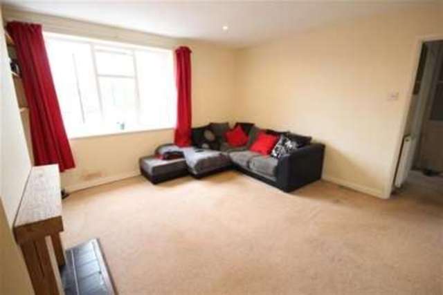  Image of 1 bedroom Maisonette to rent in Petworth Road Haslemere GU27 at Haslemere, GU27 2HR