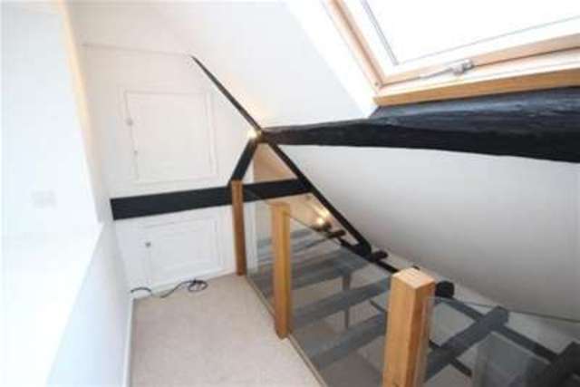  Image of 2 bedroom Flat to rent in Petworth Road Haslemere GU27 at Haslemere, GU27 2HR