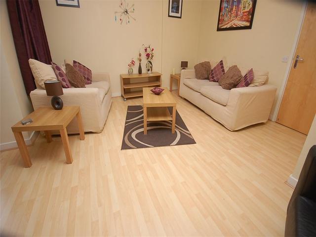  Image of 3 bedroom Flat to rent in Hawkhill Close Edinburgh EH7 at Lochend Edinburgh Edinburgh, EH7 6AB