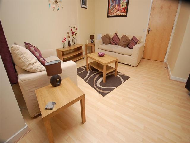  Image of 3 bedroom Flat to rent in Hawkhill Close Edinburgh EH7 at Lochend Edinburgh Edinburgh, EH7 6AB