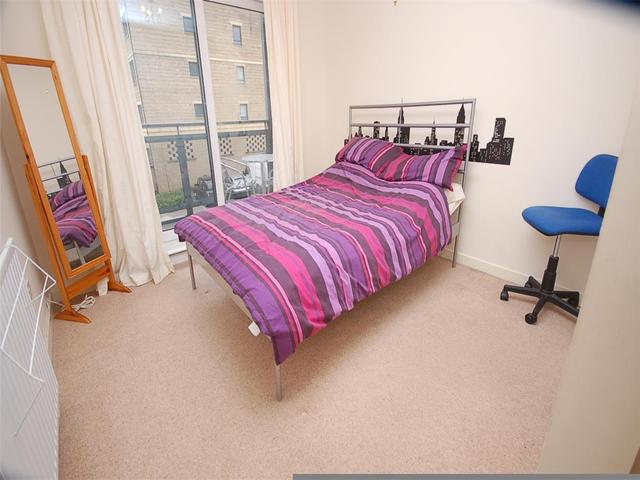  Image of 3 bedroom Flat to rent in Hawkhill Close Edinburgh EH7 at Lochend Edinburgh Edinburgh, EH7 6AB