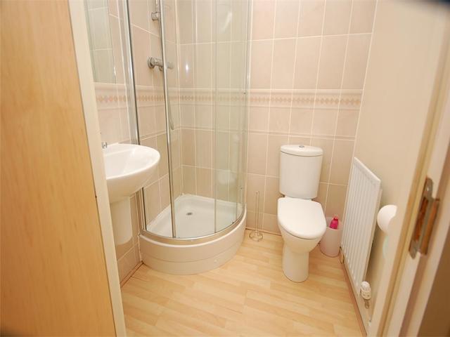 Image of 3 bedroom Flat to rent in Hawkhill Close Edinburgh EH7 at Lochend Edinburgh Edinburgh, EH7 6AB