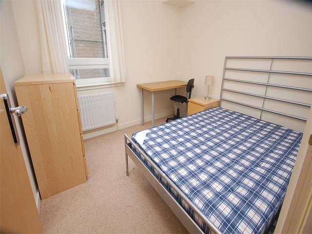  Image of 3 bedroom Flat to rent in Hawkhill Close Edinburgh EH7 at Lochend Edinburgh Edinburgh, EH7 6AB
