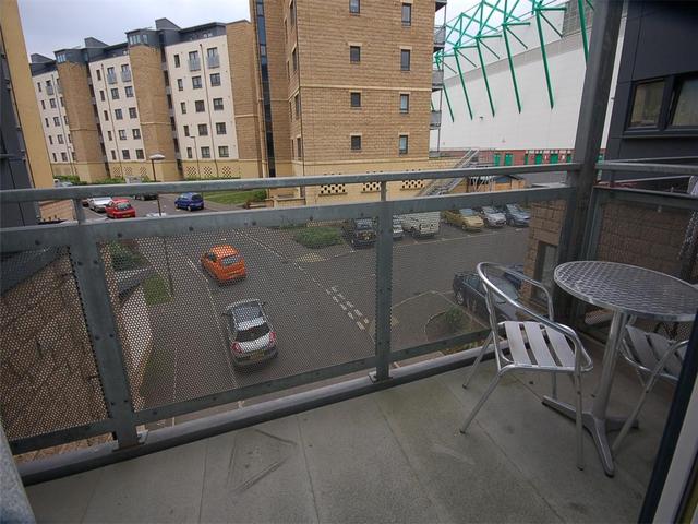  Image of 3 bedroom Flat to rent in Hawkhill Close Edinburgh EH7 at Lochend Edinburgh Edinburgh, EH7 6AB