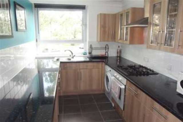  Image of 3 bedroom Flat to rent in Hawthorn Crescent Cosham Portsmouth PO6 at Portsmouth, PO6 2TX