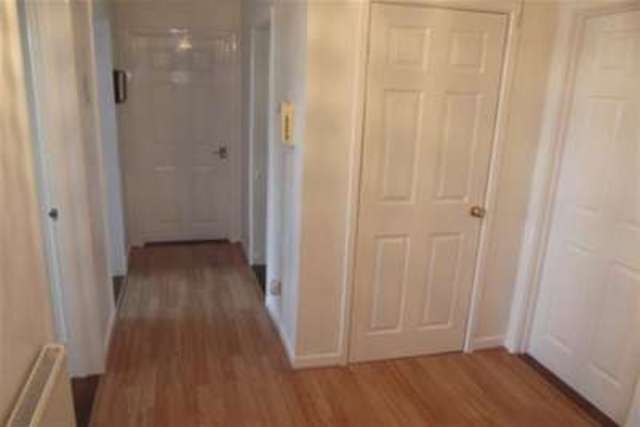 Image of 3 bedroom Flat to rent in Hawthorn Crescent Cosham Portsmouth PO6 at Portsmouth, PO6 2TX