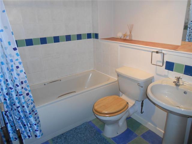  Image of 2 bedroom Flat to rent in Hawthornden Place Edinburgh EH7 at Leith Edinburgh Edinburgh, EH7 4RG