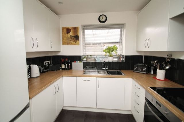  Image of 3 bedroom Detached house for sale in Inkerman Drive Hazlemere High Wycombe HP15 at Inkerman Drive  Hazlemere, HP15 7JW