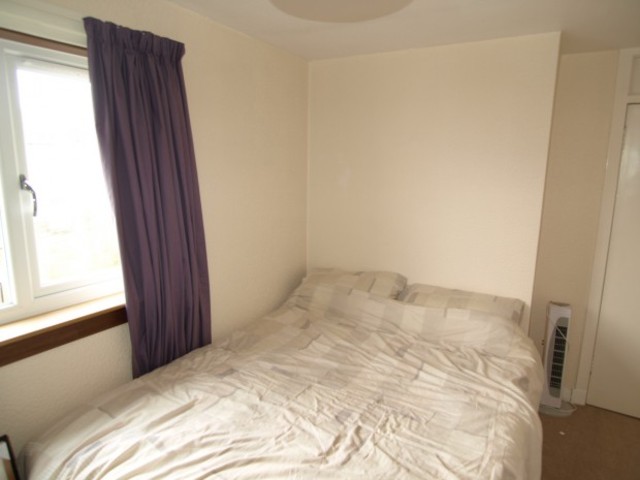  Image of 3 bedroom End of Terrace to rent in Headwell Avenue Dunfermline KY12 at Headwell Avenue  Dunfermline, KY12 0JR