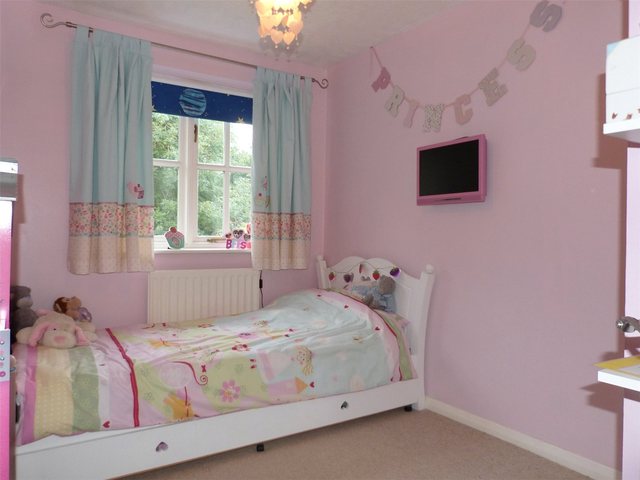  Image of 3 bedroom Detached house for sale in Hebbecastle Down Warfield Bracknell RG42 at Warfield Newell Green, RG42 2QF