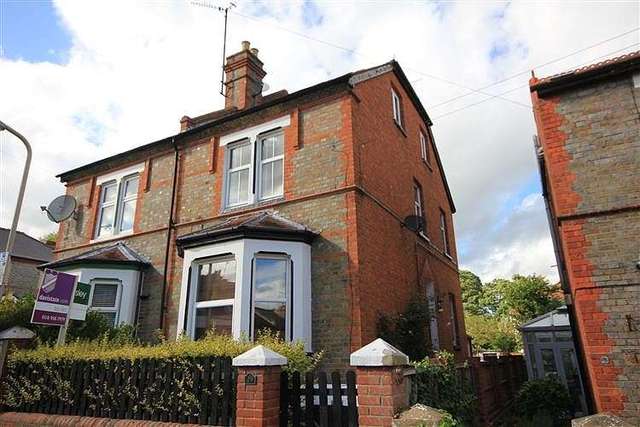  Image of 2 bedroom Flat for sale in Hemdean Hill Caversham Reading RG4 at Caversham  Reading, RG4 7SB