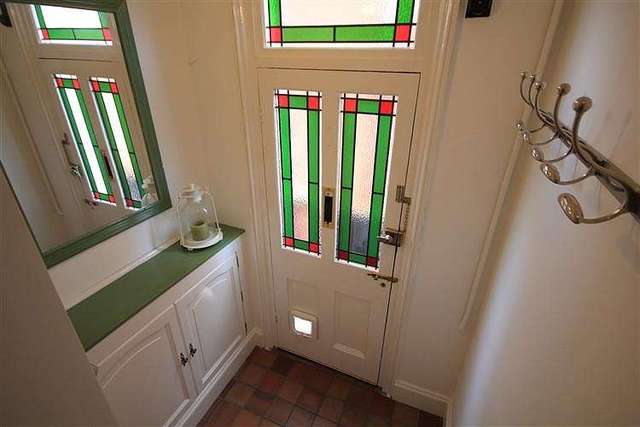  Image of 2 bedroom Flat for sale in Hemdean Hill Caversham Reading RG4 at Caversham  Reading, RG4 7SB