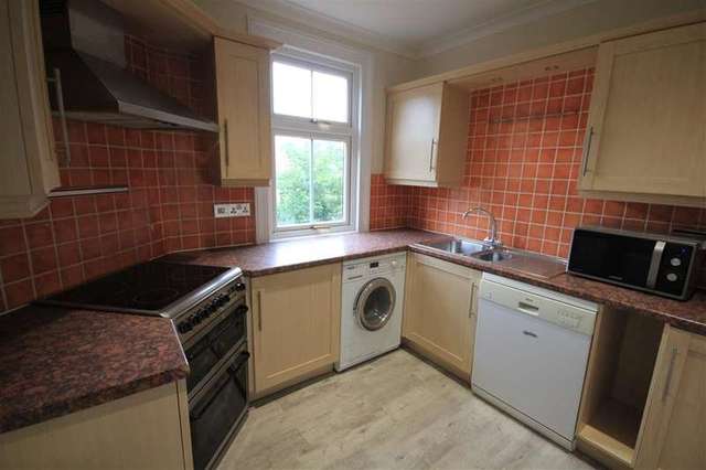  Image of 2 bedroom Flat for sale in Hemdean Hill Caversham Reading RG4 at Caversham  Reading, RG4 7SB
