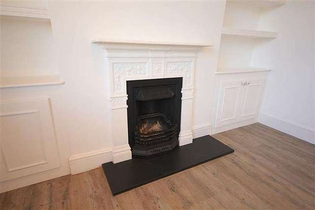  Image of 2 bedroom Flat for sale in Hemdean Hill Caversham Reading RG4 at Caversham  Reading, RG4 7SB