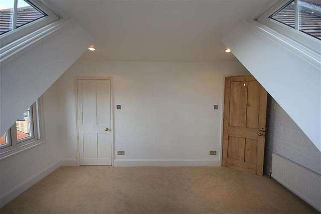  Image of 2 bedroom Flat for sale in Hemdean Hill Caversham Reading RG4 at Caversham  Reading, RG4 7SB