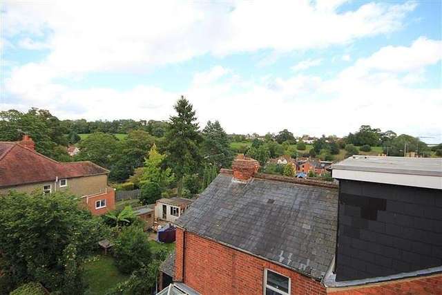  Image of 2 bedroom Flat for sale in Hemdean Hill Caversham Reading RG4 at Caversham  Reading, RG4 7SB