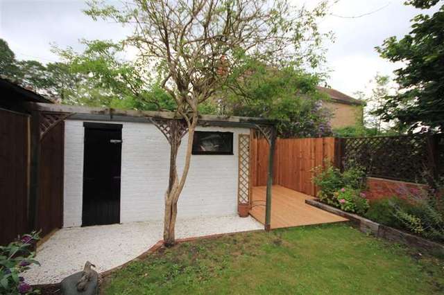  Image of 2 bedroom Flat for sale in Hemdean Hill Caversham Reading RG4 at Caversham  Reading, RG4 7SB