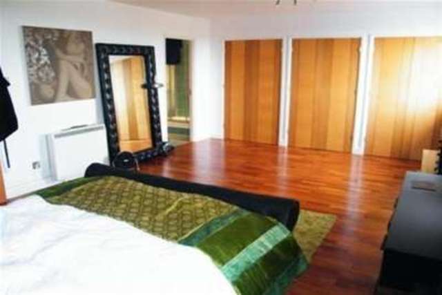  Image of 3 bedroom Flat to rent in Henke Court Cardiff CF10 at Cardiff, CF10 4EB
