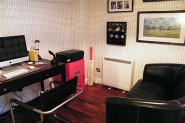  Image of 3 bedroom Flat to rent in Henke Court Cardiff CF10 at Cardiff, CF10 4EB
