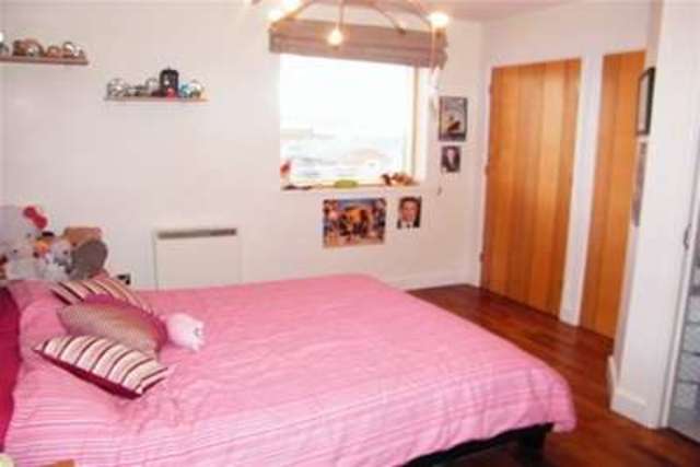  Image of 3 bedroom Flat to rent in Henke Court Cardiff CF10 at Cardiff, CF10 4EB