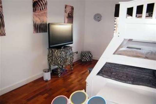  Image of 3 bedroom Flat to rent in Henke Court Cardiff CF10 at Cardiff, CF10 4EB