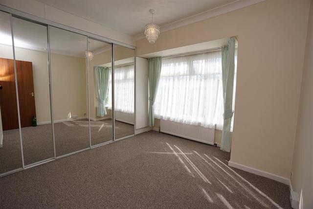  Image of 4 bedroom Semi-Detached house to rent in Henley Avenue Sheffield S8 at Norton Sheffield Norton, S8 8JH