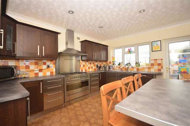  Image of 4 bedroom Detached house for sale in High Road North Weald Epping CM16 at North Weald Essex North Weald, CM16 6HW