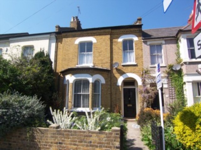  Image of 2 bedroom Flat to rent in High Street Shoeburyness Southend-on-Sea SS3 at High Street Shoeburyness Southend On Sea, SS3 9AJ