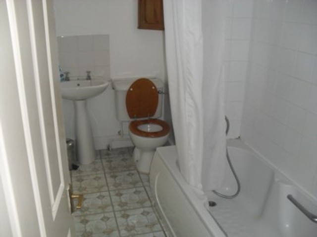 Image of 2 bedroom Flat to rent in High Street Shoeburyness Southend-on-Sea SS3 at High Street Shoeburyness Southend On Sea, SS3 9AJ